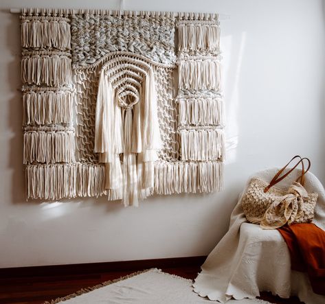 Extreme macrame wallart by Ranran Design by RanranDesign on Etsy Rainbow Macrame Wall Hangings, Art Macramé, Macrame Headboard, Rainbow Macrame, Macrame Wall Decor, Macrame Wall Hanging Patterns, Macrame Hanger, Art Tapestry, Tapestry Wall Art