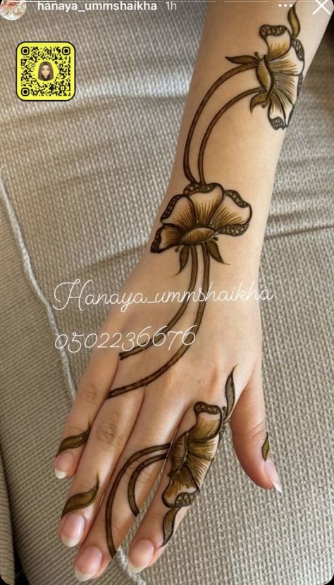 Nose Piece Hijab Design, Floral Mahendi, Girly Henna, Hindi Design, Sudanese Henna, Mehendi Photography, Arabic Mehendi, Hijab Design, Simple Mehandi