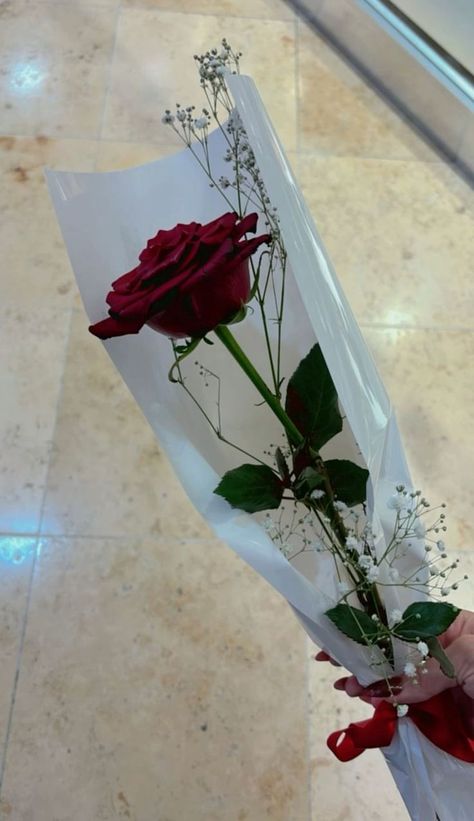 Flower Bouquet Snapchat Story, Rosé Snapchat, Flowers For Girlfriend, Love Rose Flower, Red Roses Wallpaper, Blue Flower Wallpaper, Red Rose Bouquet, Flowers Bouquet Gift, Nothing But Flowers