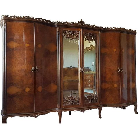 Louis Xvi Bedroom, Italian Bedroom Furniture, Thomas Chippendale, Walnut Bedroom, Three Door Wardrobe, Complete Bedroom Set, Wood Armoire, Victorian Bedroom, Italian Family