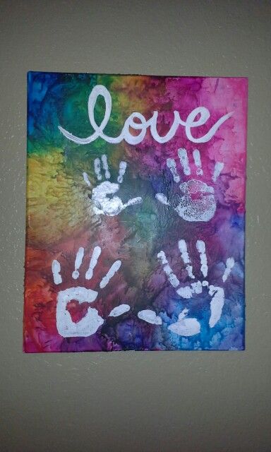 Melted Crayon Canvas, Crayon Canvas, Diy Tableau, Family Hand Prints, Family Art Projects, Spring Crafts Preschool, Diy Crayons, Hand Prints, Diy Crafts For Adults