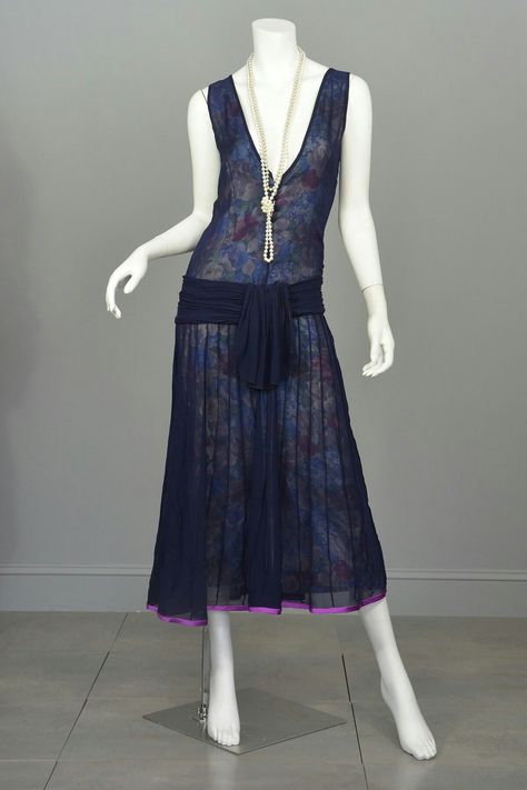 Drop Waist Dress Outfit, 20’s Fashion, 1920 Fashion, 1920s Flapper Dress, Drop Waist Dress, 20s Fashion, 1920s Dress, Vintage Couture, Plunge Neckline