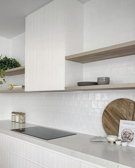 La Vida Homes (@la_vida_homes) • Instagram photos and videos White Kitchen Benchtops, White Benchtop Kitchen, Feature Rangehood, Rangehood Cabinet Ideas, White Splashback Kitchen, Costal Kitchen Aesthetic, White And Timber Kitchen, White Tile Splashback, White Kitchen Splashback Ideas