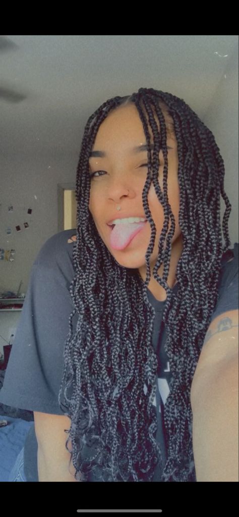 Wavy Box Braids Black Women, Short Wavy Braids, Wavy Braids Black Women, Wavy Box Braids, Curls Braids, Small Box Braids, Cute Box Braids, Short Box Braids Hairstyles, Braids Ideas