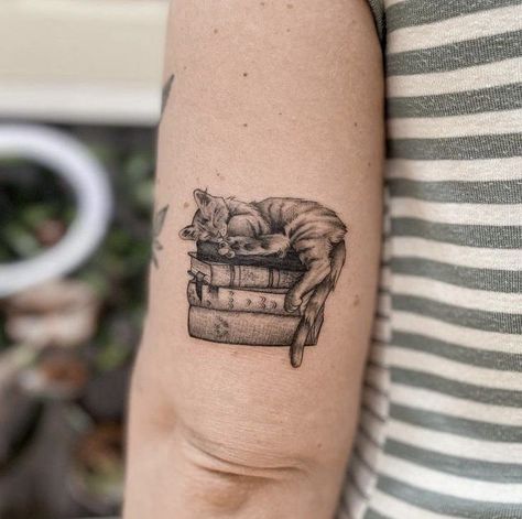 Open Book Tattoo, Literature Tattoos, Bookworm Tattoo, Book Quotes Tattoo, Reader Tattoo, Book Tattoo Ideas, Reading Tattoo, Book Lover Tattoo, Book Tattoos