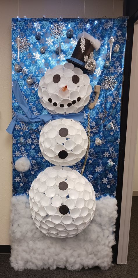 Winterwonder Land Door Decoration, 3d Snowman Door Decoration, Winter Hall Decorations School, Snow Door Decorations, School Holiday Shop Decorations, Snow Globe Door Decorating Contest, Winter Wonderland Door Ideas For School, Snow Globe Door Decoration, Winter Wonderland Classroom Door