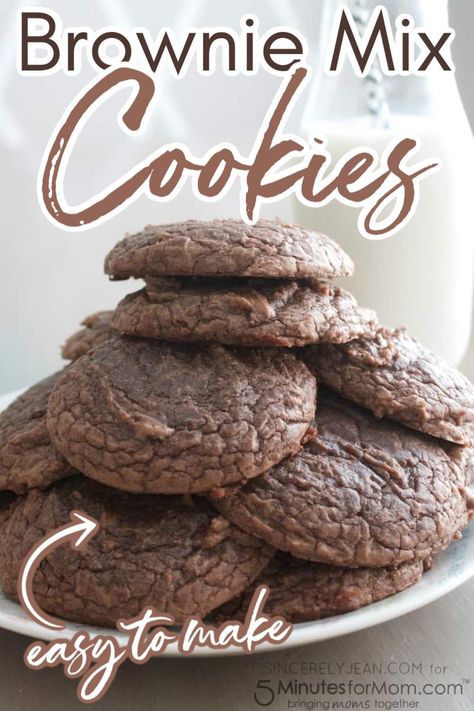 Brownie Mix Cookies are super quick to make and taste amazing. The whole family will love them. Brownie Mix Cookies, Easy Christmas Cookie Recipes, Dessert Simple, Cookies Easy, Delicious Brownies, Christmas Cookies Easy, Chip Cookie Recipe, Cake Mix Recipes, Cake Mix Cookies