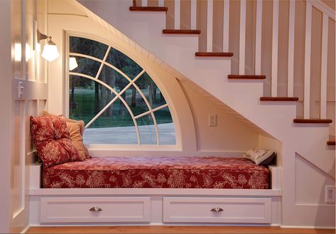 Stair Nook, Space Under Stairs, تحت الدرج, Traditional Staircase, Kabinet Dapur, Stair Case, Stair Storage, Cozy Reading Nook, Cozy Reading