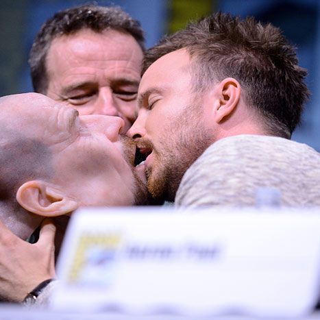 Aaron Paul And Bryan Cranston Kiss, Breaking Bad Cast Photos, Bryan Cranston And Aaron Paul, Prosthetic Mask, Beaking Bad, Breaking Bad Cast, Paul Kiss, Breaking Bad 3, Breaking Bad Jesse