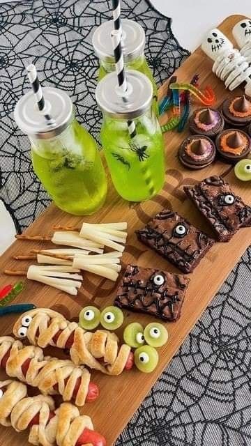 Tim Burton Movie Night Snacks, Halloween Movie Night Snack Tray, Halloween Family Movie Night Snacks, Spooky Movie Night For Kids, Cheese Halloween Snacks, Hocus Pocus Themed Birthday Party, Hocus Pocus Themed Movie Night, Halloween Movie Night Snack Board, Hocus Pocus First Birthday