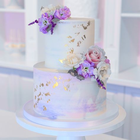 Lavender Cake With Flowers, Lilac And Gold Wedding Cake, 2 Tier Purple Wedding Cake, Lilac And Blue Wedding Cake, Elegant Purple Cake, Cakes For Quinceanera, Purple Wedding Cake Elegant, Lavender And Gold Cake, Purple Cake With Flowers