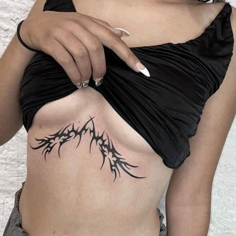 Tato Grunge, Emo Tattoos, Tattoo Maker, Grunge Tattoo, Sharpie Tattoos, Chest Tattoos For Women, Stomach Tattoos, Badass Tattoos, Discreet Tattoos