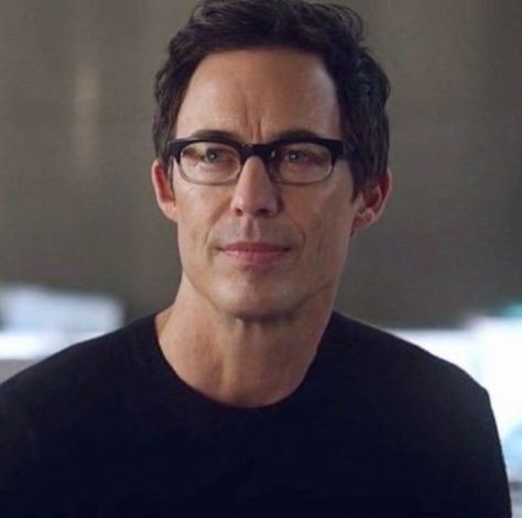 Doctor Wells, Harrison Wells, Eobard Thawne, Wayne Enterprises, Reverse Flash, Star Labs, Star City, Oliver Queen, Jack Sparrow