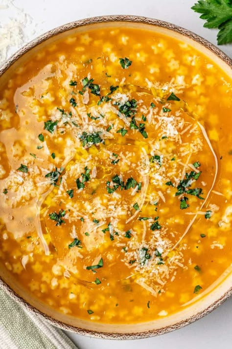 This Italian Pastina Soup has the power to soothe your soul. Ready in 25 minutes, with a simple broth that feels like a warm hug in a bowl! Spaghetti Soup Recipes, Italian Penicillin Soup, Italian Pastina Soup, Italian Pastina, Meatless Soups, Spaghetti Soup, Pastina Recipes, Italian Vegetable Soup, Healthy Budget Meals