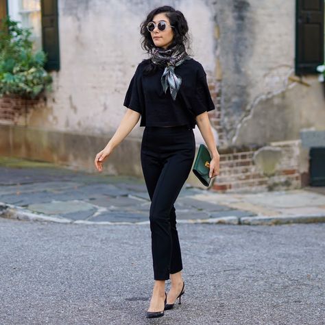 Monochrome Outfit Casual, Audrey Coyne, Black Summer Outfits, Creative Outfits, Work Outfit Office, Silk Scarf Style, Monochrome Outfit, Fashion Capsule, Simply Chic