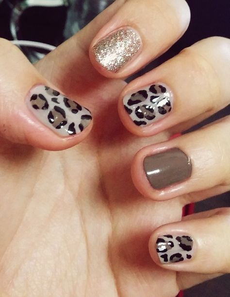 Great #nailart! Love it! Leopard Nail Art, Brown Nail Art, Brown Nails Design, Animal Nail Art, Nagellack Trends, Leopard Print Nails, Print Nails, Leopard Nails, Animal Nails