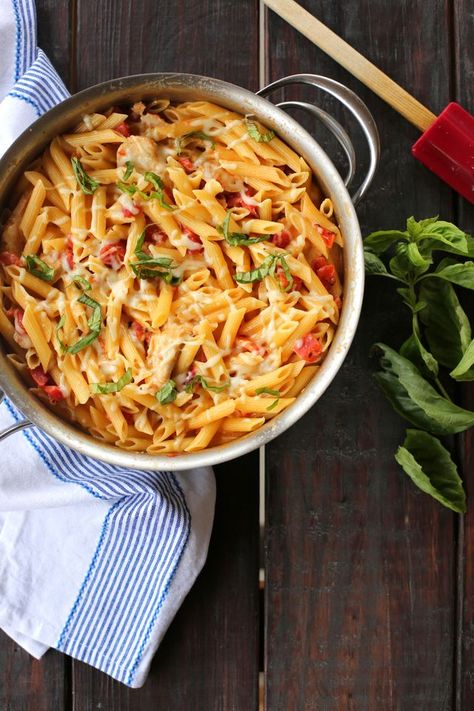 Creamy Chicken and Fire-Roasted Tomato Pasta from everyday reading Fire Roasted Tomatoes Recipe, Cheese Orzo, Roasted Tomatoes Recipe, Chicken Penne Pasta, Roasted Tomato Pasta, Penne Pasta Recipes, Tomato Pasta Recipe, Chicken Penne, Oven Chicken Recipes