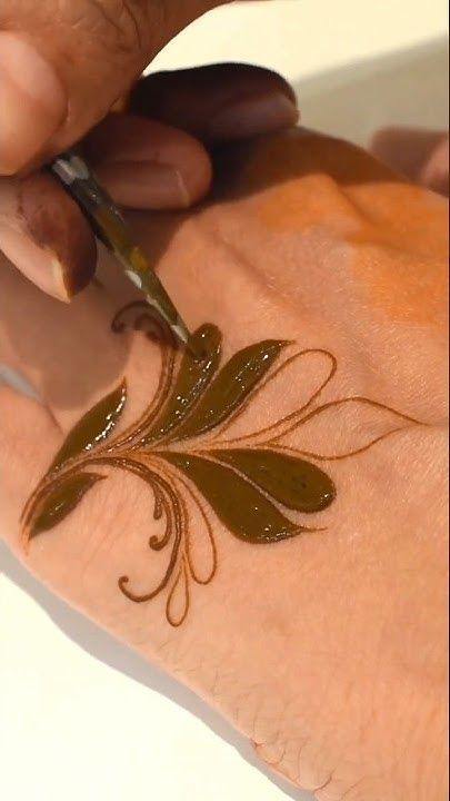 Leafy Mehendi Designs, Mehndi Designs Leaves, Leaves Mehndi Design, Easy Mehendi Designs For Beginners, Leaf Mehndi Design, Henna Design For Beginners, Henna Designs For Beginners, How To Make Henna, Easy Mehendi