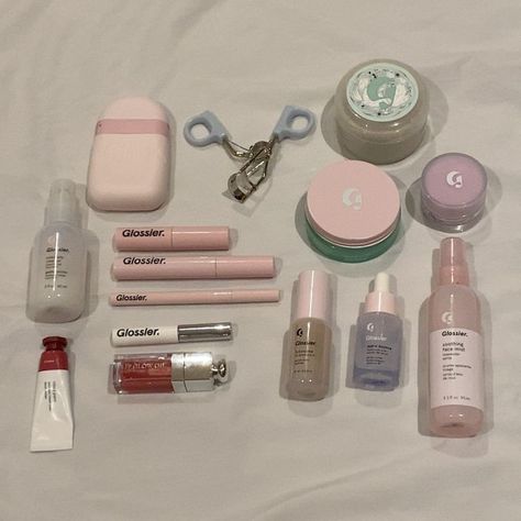 Beauty Guru Aesthetic, Guru Aesthetic, Makeup Bag Essentials, Eye Makeup Pictures, Ethereal Makeup, Makeup To Buy, Pink Girly Things, Makeup Items, Beauty Guru