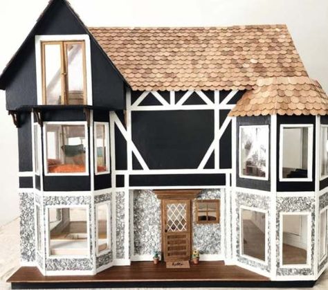 41 Homemade Dollhouses That Will Make You Want To Be A Tiny Person - Cardboard Dollhouse Diy, Dollhouse Interior Ideas, Green Dollhouse, Homemade Dollhouse, Cottage Mansion, White Wooden Floor, Portable Doll House, Dollhouse Bookshelf, Dollhouse Interior