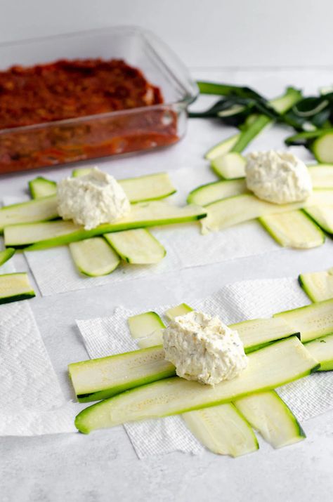 Low Carb Ravioli, Zucchini Recipes Keto, Zucchini Recipes Dinner, Zucchini Ravioli Recipe, Meat Ravioli, Celiac Diet, Zucchini Ravioli, Hearty Food, Homemade Meat Sauce