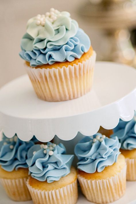 Cupcake Blue, Baby Shower Cupcakes Boy, Baby Boy Shower Cupcakes, Cinderella Birthday Food Ideas, Boy Birthday Cupcakes, Cupcakes With Blue Frosting, Baptism Cupcakes Boy, Blue Frosting Cupcakes, Blue Cupcake Ideas