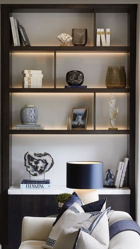 Lit Shelves, Rack Decoration, Library Shelf, Shelf Decor Living Room, Home Library Design, Shelf Rack, Living Room Design Decor, Home Design Living Room, Dream House Interior