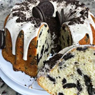 Cookies And Cream Bundt Cake, Kimmy Kreations, Pound Cake Bundt, Oreo Pound Cake, Sahm Tips, Cake Bundt, Bundt Recipes, Easy Bundt Cake, Choc Cake