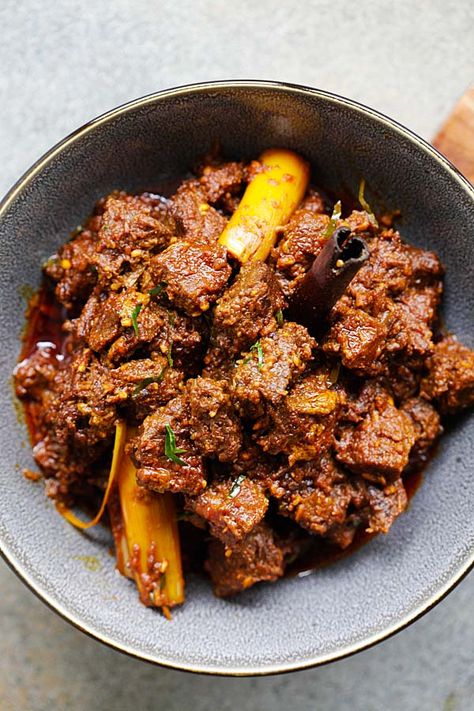 Rendang Recipe, Beef Rendang Recipe, Beef Spices, Beef Rendang, Malay Food, Malaysian Cuisine, Beef Curry, Slow Cook, Beef Stew Recipe