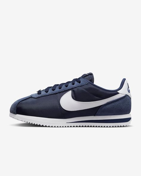 Nike Cortez Textile Shoes. Nike CA Nike Cortez Blue, Nike Cortez Women, Nike Cortez Shoes, Cortez Shoes, Navy Outfit, Nike Models, Hype Shoes, Nike Fashion, Nike Cortez