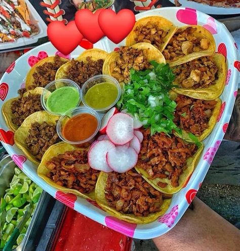 Taco Heart Platter, Taco Bouquet, Taco Heart, Heart Tacos, Picnic Date Food, Fire Food, Tacos And Burritos, Junk Food Snacks, Fast Dinners