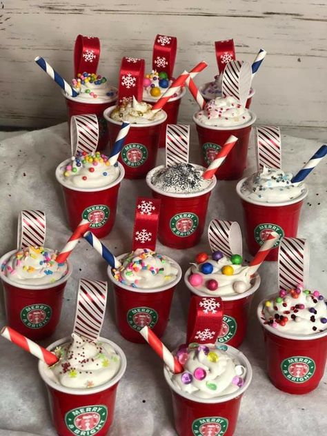 Starbucks Crafts, Hot Cacao, Diy Christmas Mugs, Coffee Ornaments, Diy Starbucks, Jul Diy, Homemade Decorations, Gingerbread Diy, Starbucks Diy