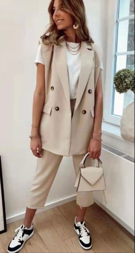 Beige Sleeveless Blazer Outfit, Sleevless Blazer Styling, Chic Everyday Beige Vest, Zara Vest For Summer Workwear, Trendy Beige Summer Vest, Sleeveless Blazer Outfit Summer, Chic Spring Workwear Vest, Sleevless Blazer Outfit, Vest Blazer Outfit