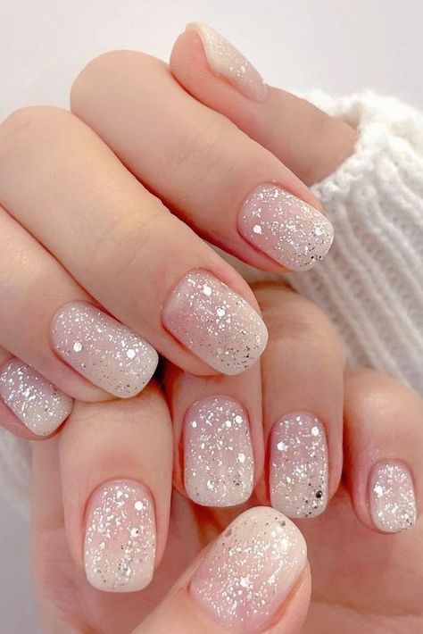 Nail For White Dress, Trendy Nye Nails, Champagne Wedding Nails For Bride, Casual Wedding Nails, Bridal Glitter Nails, Short Classy Wedding Nails, White Glitter Nail Polish, Wedding Nails Short Brides, White With Sparkle Nails