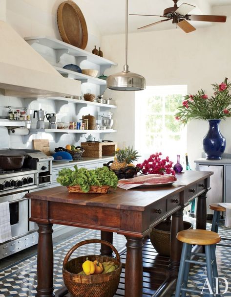 The Global Styler: Caribbean Style - Casa Watkins Living Barn Kitchen, Beach Kitchens, Classic Kitchen, Kitchen Cabinet Storage, Kitchen Pantry, Kitchen Shelves, Beautiful Kitchens, Architectural Digest, Rustic Kitchen