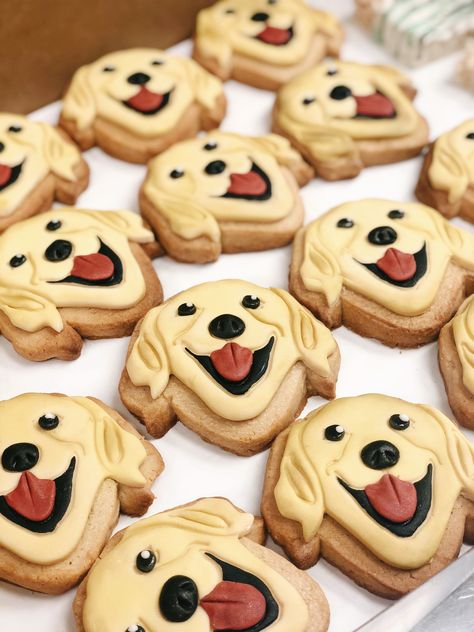 Customized cookie golden retriever Yellow Lab Cupcakes, Yellow Lab Cookies Decorated, Golden Retriever Cookies Decorated, Golden Retriever Cupcakes, Golden Retriever Party Theme, Golden Retriever Party, Golden Retriever Cookies, Golden Retriever Baby Shower Theme, Dog Sugar Cookies Decorated