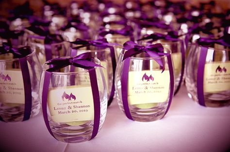 Whip up some homemade soy candles, in a variety of wedding colors, and give them out to guests. Wedding Party Favors Cheap, Matches Wedding, Wine Glass Favors, Purple Wedding Favors, Wedding Matches Favors, Lila Party, Boda Diy, Wedding Thank You Gifts, Best Wedding Favors