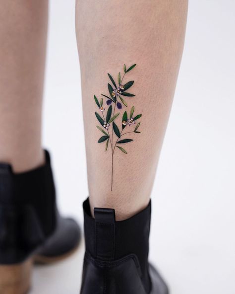 Olive Leaf Tattoo, Tattoo Leaf, Olive Tree Tattoos, Olive Tattoo, Olive Branch Tattoo, Crane Tattoo, Leaf Tattoo, Tattoo Watercolor, Gold Tattoo