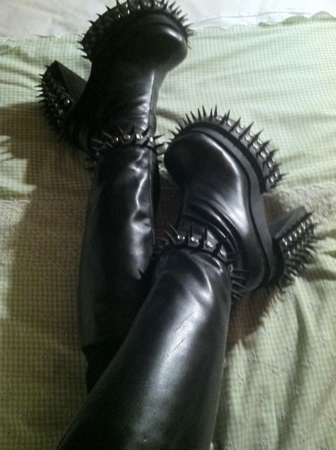 Great WICKED Black platform boots with sharp spikes--perfect to go shopping on Black Friday!! Goth Fits, Goth Outfit Ideas, Goth Shoes, Gothic Shoes, Dr Shoes, Funky Shoes, Alt Fashion, Swag Shoes, Goth Outfits