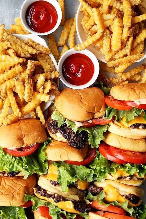 Shake Shack Style Smash Burgers | The Candid Appetite | Bloglovin’ Shake Shack Burger, Smash Burger Recipe, Smash Burgers, Shake Shack, Smash Burger, Burger Recipe, Pesto Chicken, Good Burger, Burger Recipes