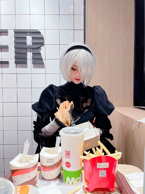 NIER Nier Automata Cosplay, Type Of Girlfriend, 2b Cosplay, 2b Nier Autómata, Nier Automata, Silly Images, Figure Poses, Cute Cosplay, Instagram Girls