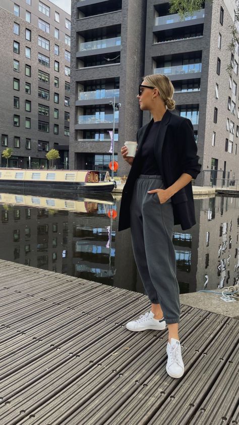 Sporty Office Outfit, Athleisure Office, Chic Athleisure Outfits, Chic Office Outfit, Athleisure Outfits Summer, Chic Work Outfit, Summer Office Outfits, Corporate Women, Office Casual Outfit