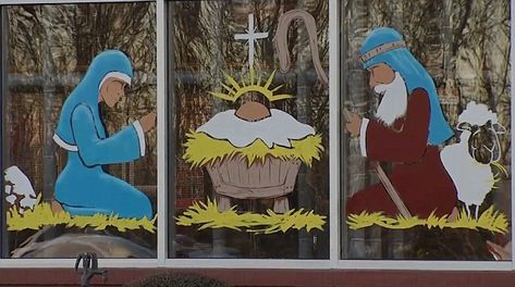 Tennessee McDonald's Nativity scene goes viral on Facebook | Daily Mail Online Nativity Scene Window Painting, Painted Nativity Scene, Christmas Window Painting, Its Christmas, Church Windows, Mirror Painting, Glass Projects, Farm Heroes, Facebook Post