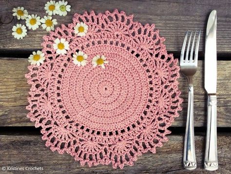 Round Crochet Placemats - Free Crochet Patterns Crochet Placemat Patterns, Crochet Placemats, Mercerized Cotton Yarn, Crochet Easy, Placemats Patterns, Crochet Simple, Crochet Tutorials, Crochet Purse, Crochet Doily Patterns