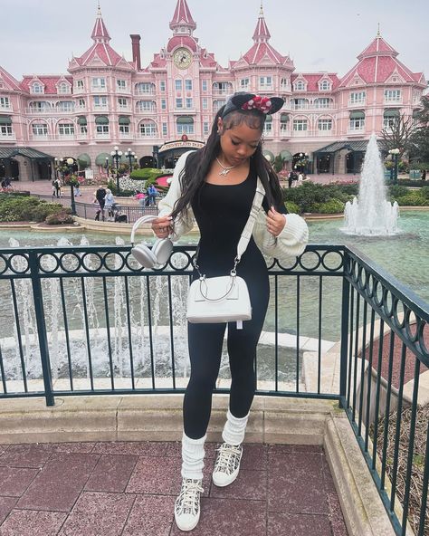 de paris, avec amour ♡ Disney Comfy Outfits, Chill Fits For School, Disney Park Outfits, Florida Fits, Disney Park Outfit, Bday Fits, High School Fits, Disney Outfits Women, Disney Trip Outfits