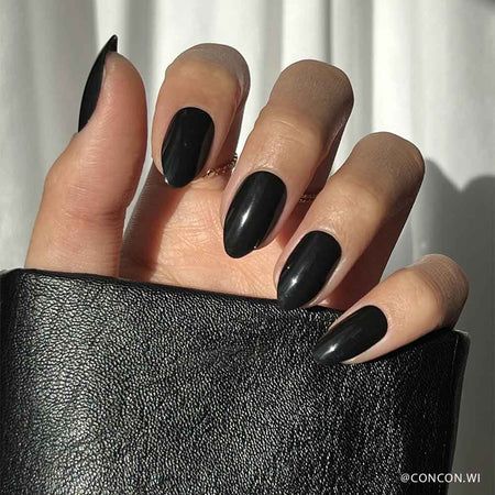 Short Almond Black Nails, Short Black Almond Nails, Almond Winter Nails, Almond Nails Black, Black Almond Nails, Boho Nails, Short Almond Nails, Punk Nails, Short Almond