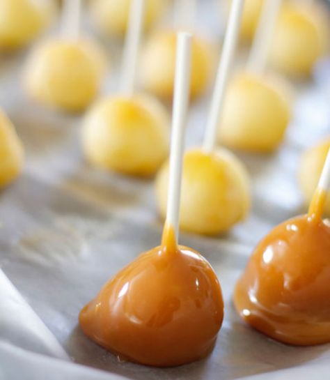 These mini versions of the classic state fair treats make the perfect—and easiest!—kid-friendly Halloween party desserts.  Get the recipe at At Home in Love. RELATED: 41 Easy and Delicious Apple Recipes Caramel Apple Pops, Mini Caramel Apples, Caramel Apples Recipe, State Fair Food, Carnival Food, Deep Fried Food, Dessert Party, God Mat, Fair Food Recipes