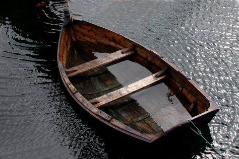 Old Row Boat, Wooden Row Boat, Flat Bottom Boats, Old Row, Tuck Everlasting, Engraving Ideas, Row Boats, Wood Boats, Tug Boats