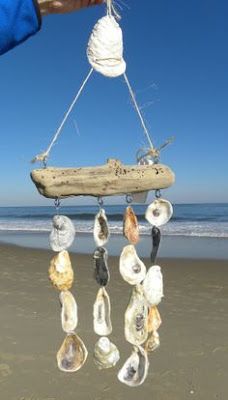 Sea Shell Wind Chime, Decor Marin, Sea Shell Art, Seashell Wind Chimes, Wind Chimes Homemade, Shell Wind Chimes, Wind Chimes Craft, Oyster Shell Crafts, Seashell Projects