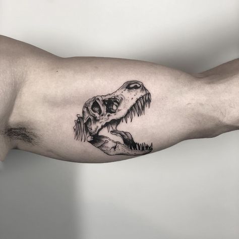 T-rex 👷🏼‍♂️ ✨ pls follow @eightyninestudio Trex Skull Tattoo, Triceratops Tattoo, Trex Skull, Lightsaber Tattoo, T Rex Tattoo, Tattoos Ideas, Lightsaber, Cute Tattoos, T Rex